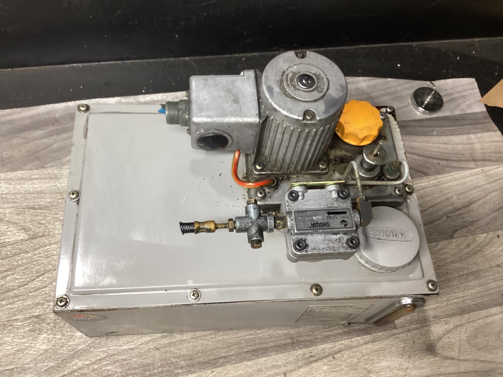 SHOWA YMAS-3 OIL LUBE LUBRICATION SYSTEM TANK 12 TANK VOLUME #110D45PR5