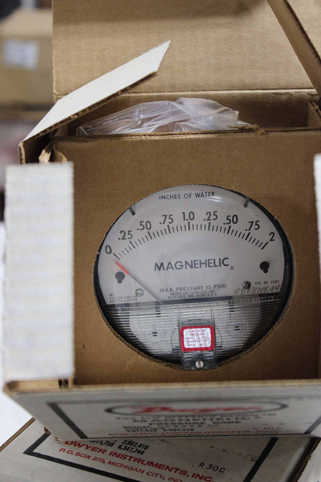 NEW Dwyer Magnehelic Gauge 0-2 Inches of Water 0-2″ H20