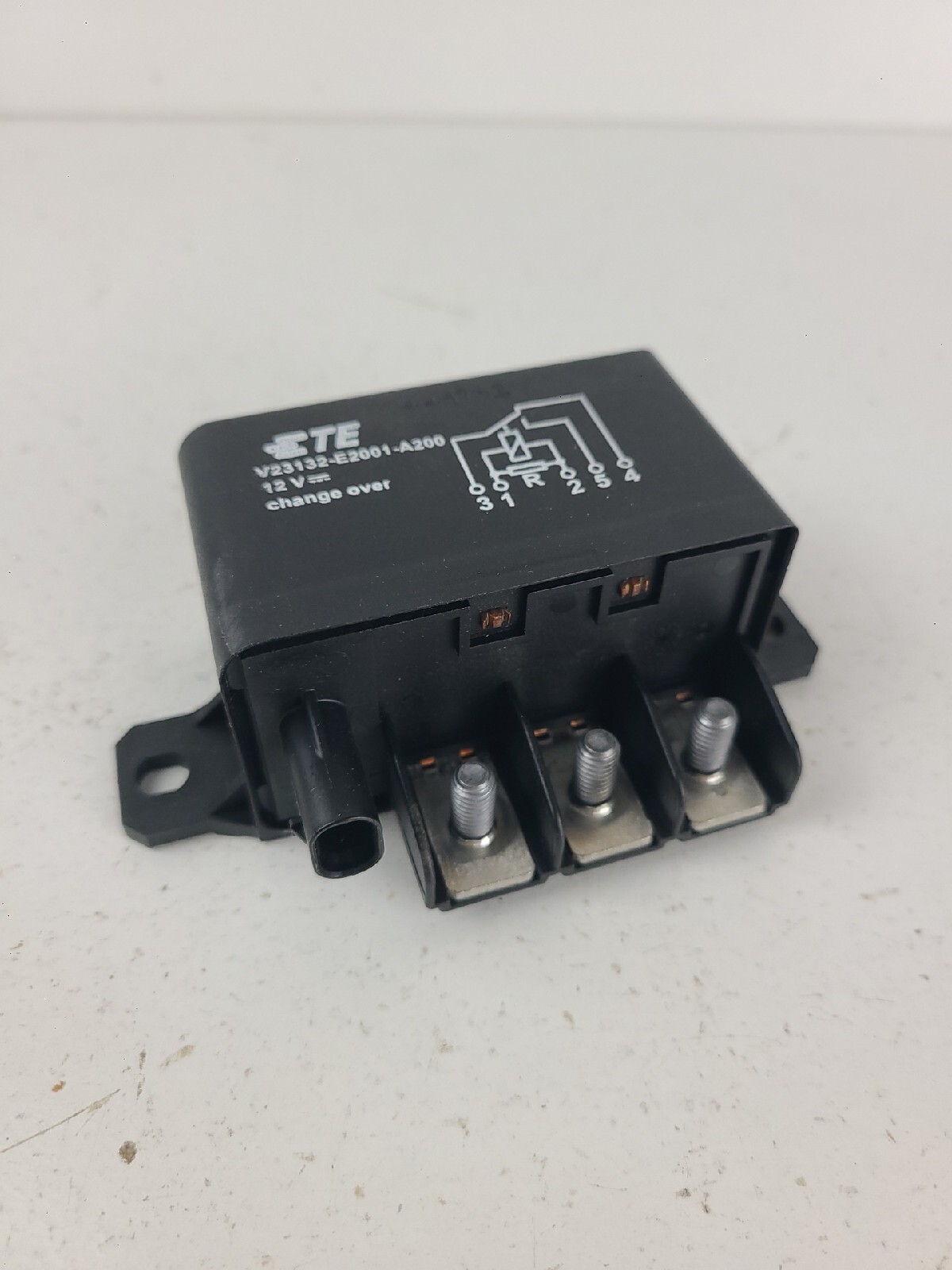 TE Connectivity V23132-E2001-A200 Change Over New!