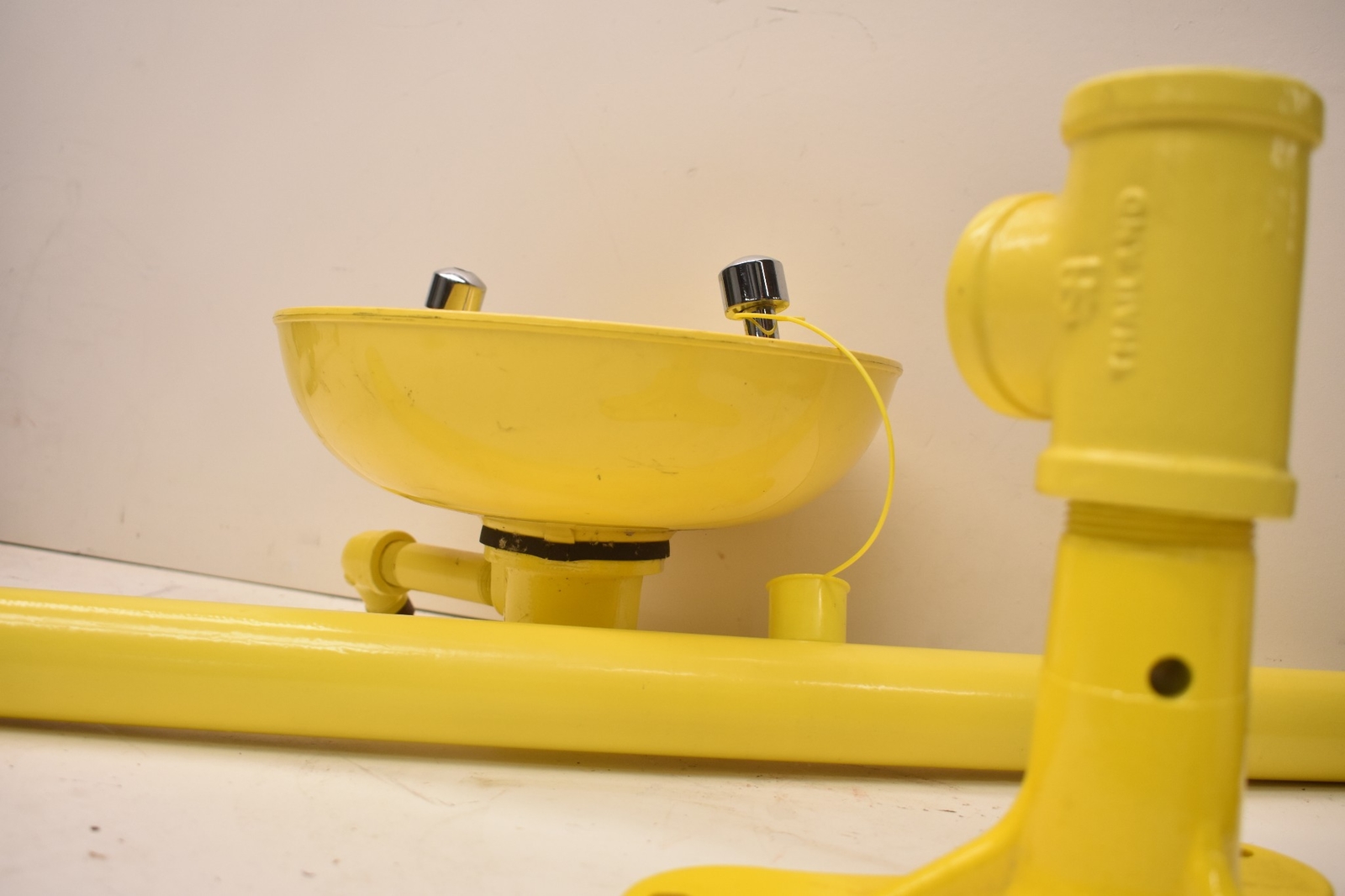 Bradley Eyewash Station Pedestal Mounted S19-220 131-059 Base 4ft