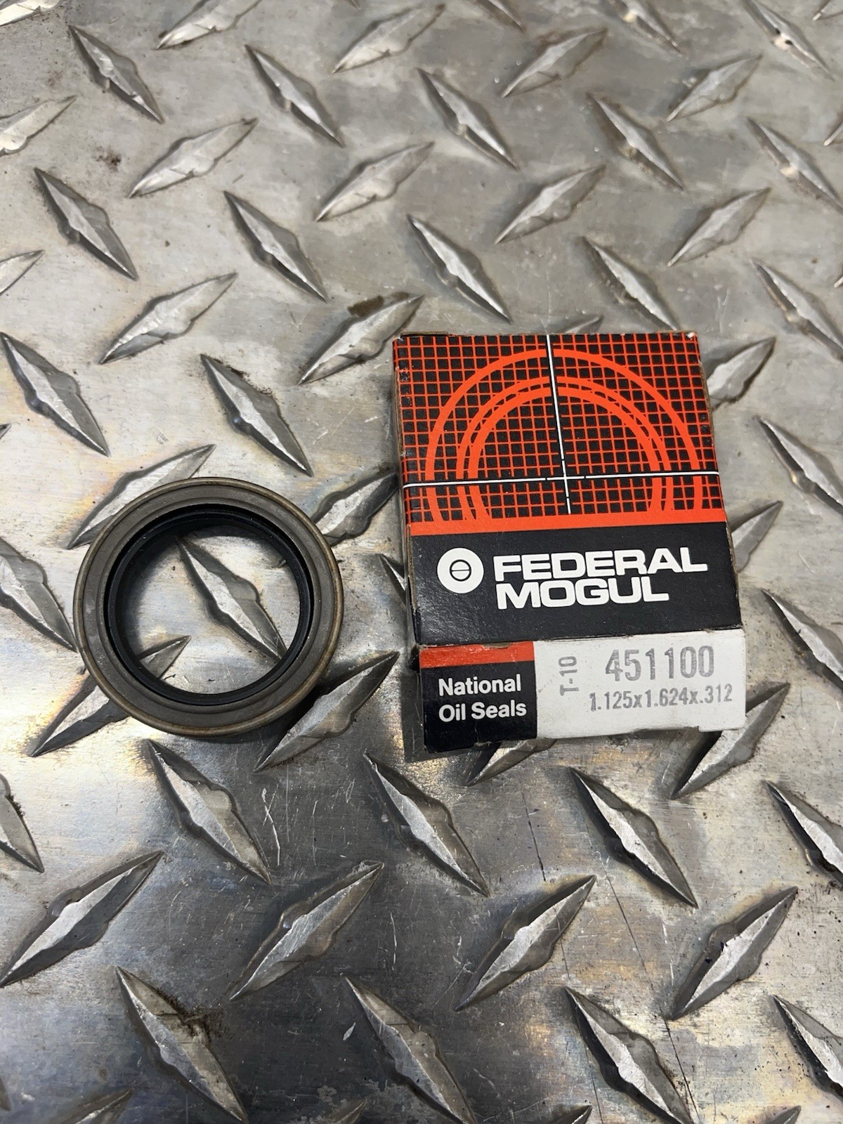 National 451100 Oil Seal 1.125″ x 1.624″ x .312″ Single-Lip with Inner Spring