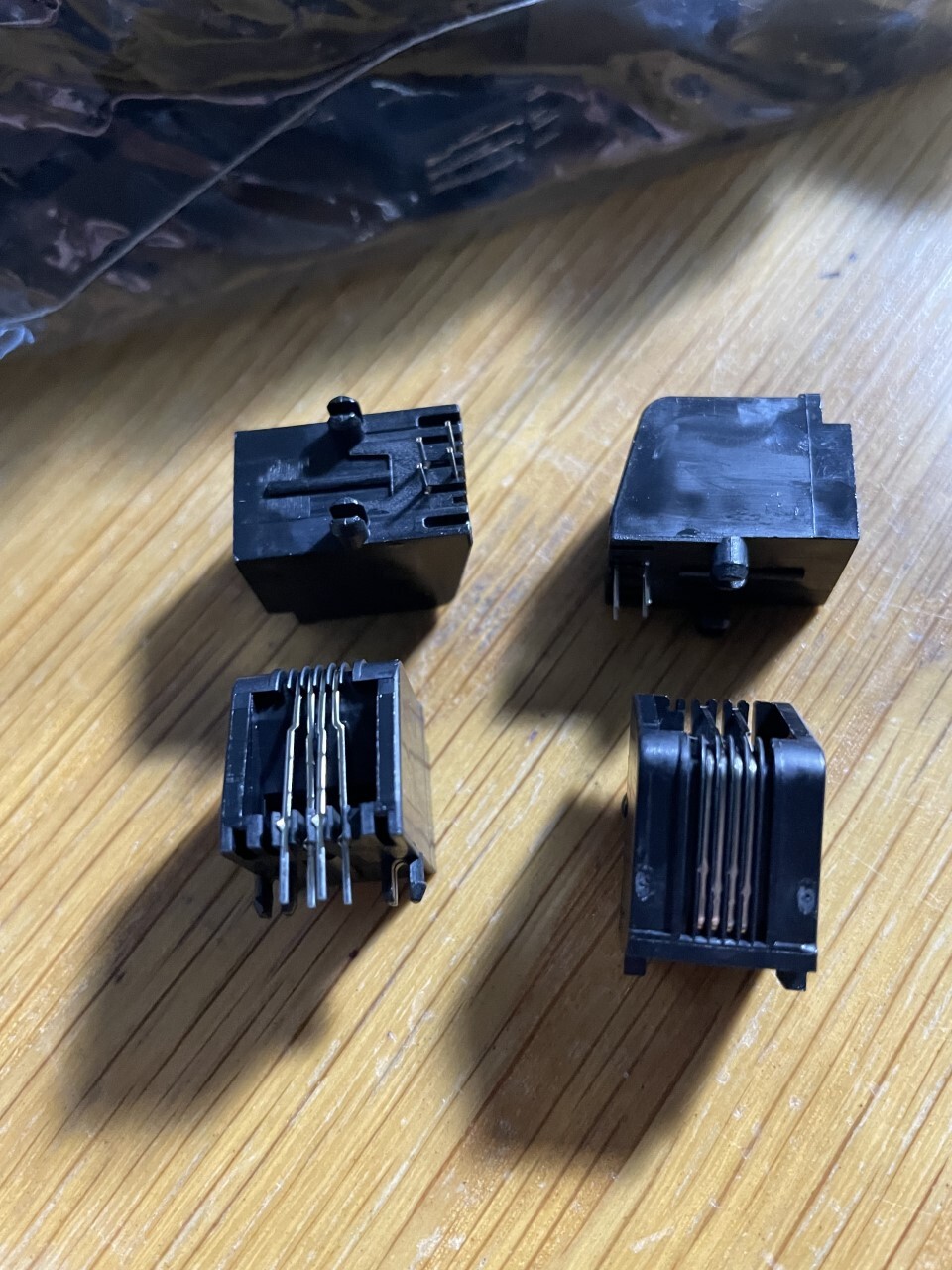A lot of 10 AMP 554848-1 PC M/jack assembly, side entry , 4 pos.