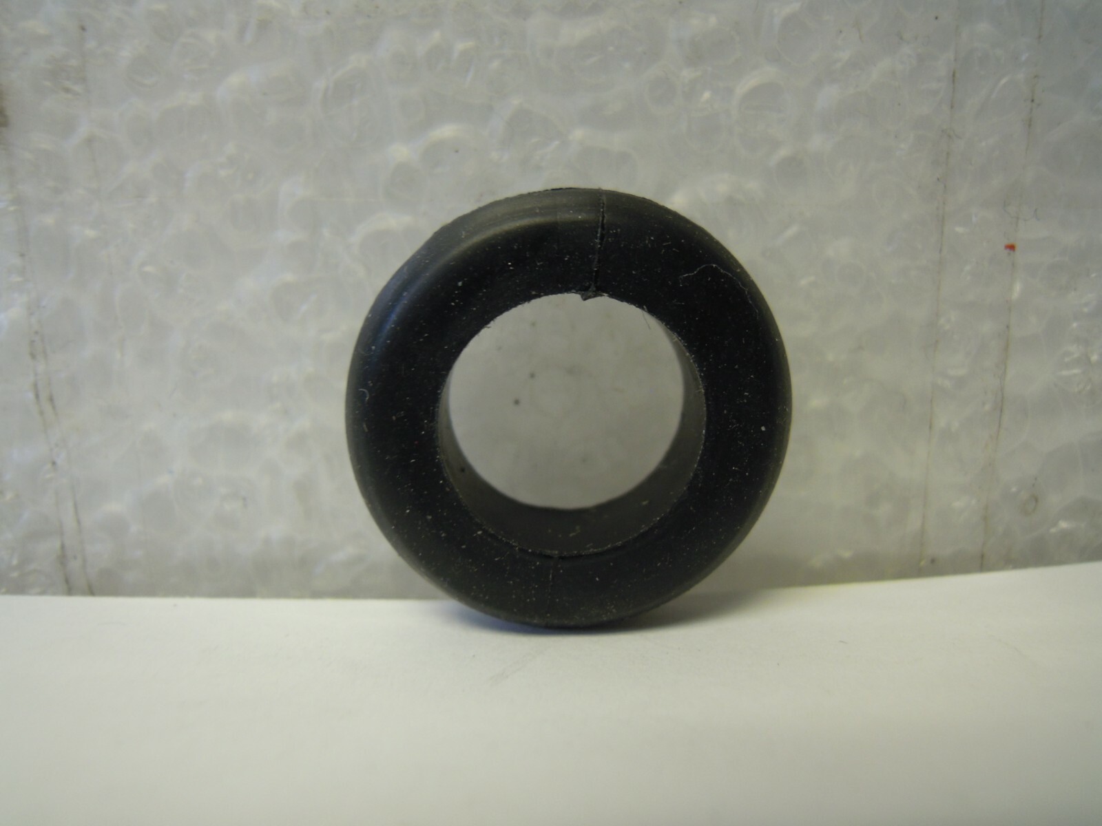 LOT of 15 X BLACK RUBBER GROMMET 7/8″ X 1/8″ THICK 1/2″ HOLE 1/16″ GROOVE ***NEW