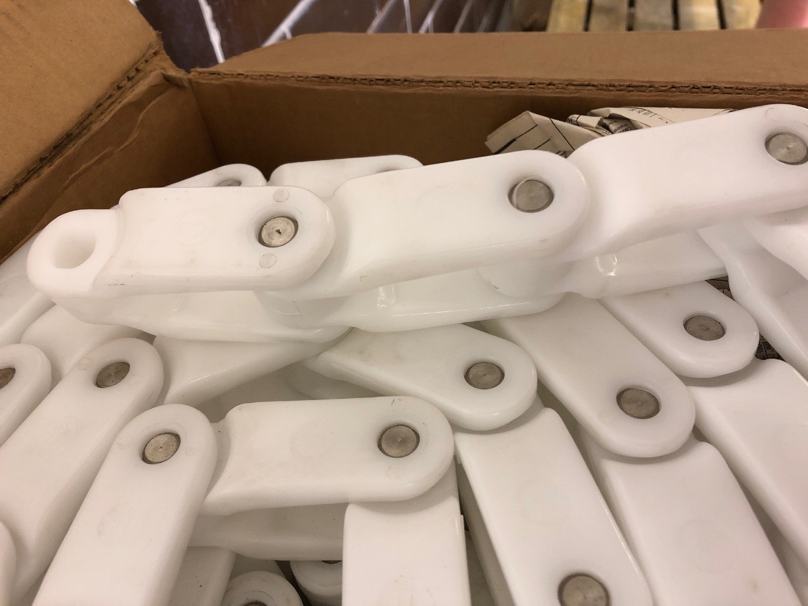 NEW IN BOX UNI CHAINS 35D2500W FLAT TOP CONVEYOR CHAIN WHITE, 50 FEET Fast Ship!