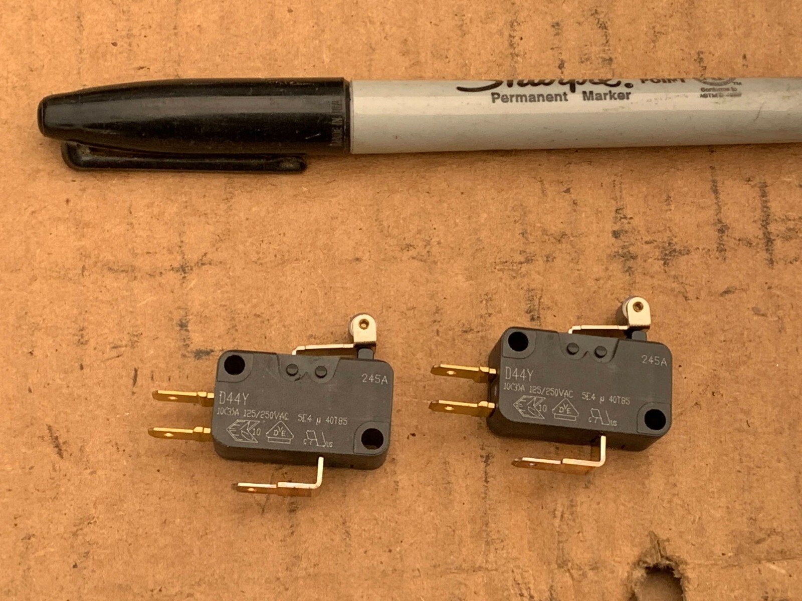 Cherry Snap Action Switch 10(3)A 125/250VAC SE4 245A P/N D44Y (Lot of 2)