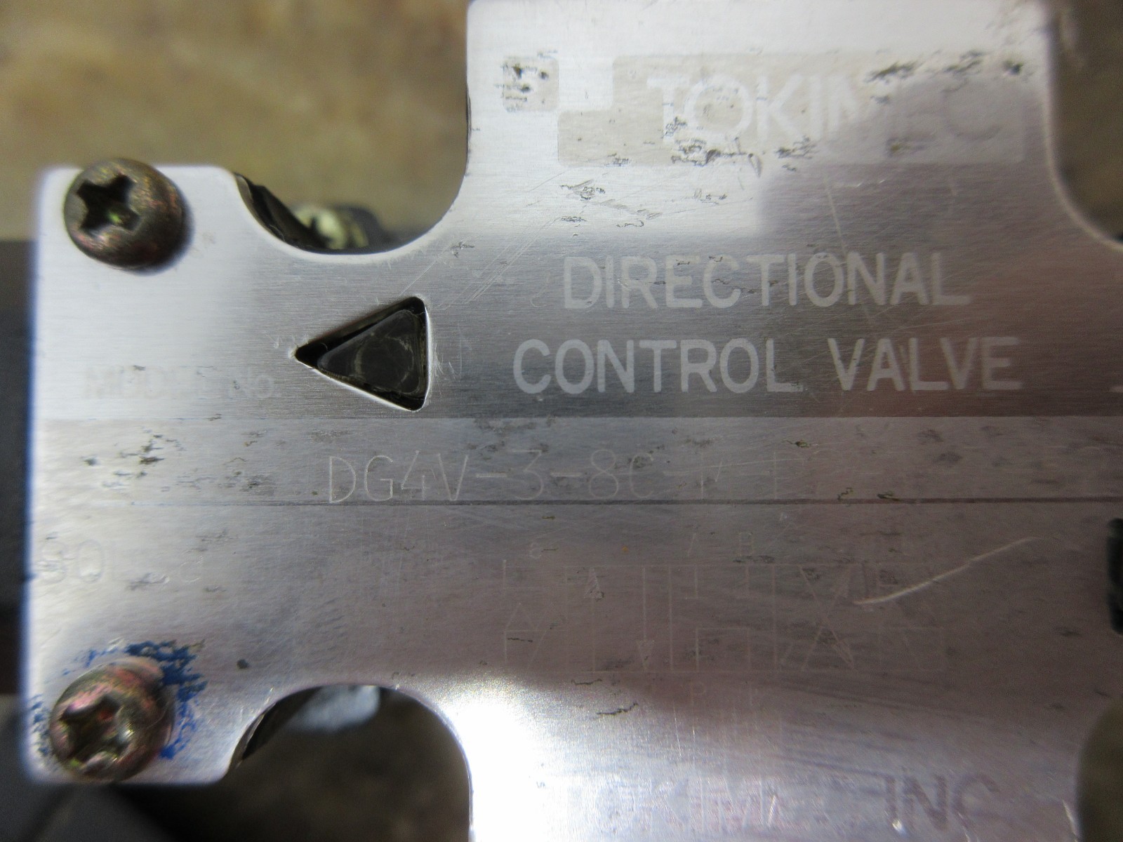 MATSUURA MC-1000VGX CNC MILL DG4V-3-8C-M-P2-T-7-52 TOKYO KEIKI VALVE