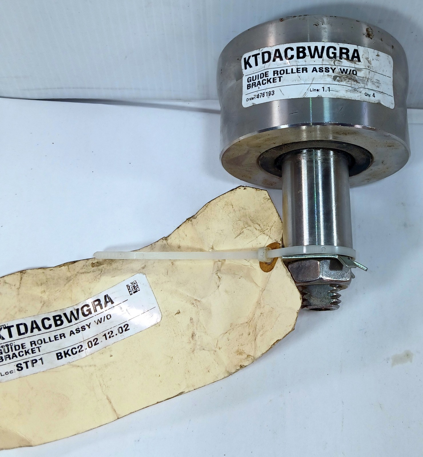 1 NEW UNBRANDED KTDACBWGRA GUIDE ROLLER ASSEMBLY W/O BRACKET NNB **MAKE OFFER**