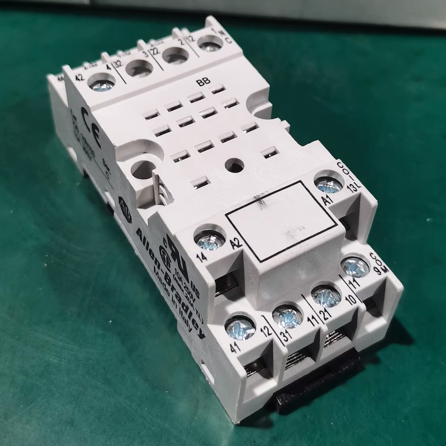 700-HN103 14 Blade Based Minature Relay Socket New Original 700HN103