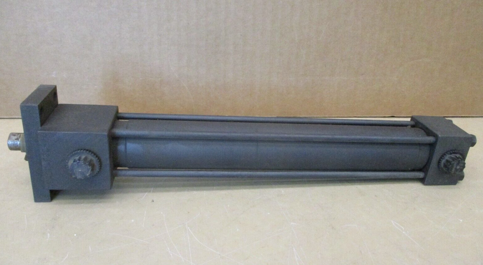 Parker Fluidpower Cylinder 01.00 CJ 2ANUS18M 7.250 250 PSI AIR 1061OMF