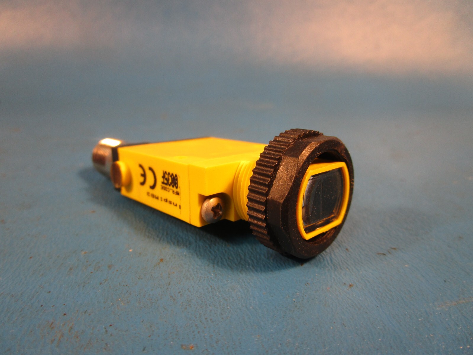 BANNER SM312CV2QD, MINI-BEAM: Visible Red 650 nm Convergent, Focal Point: 43 mm
