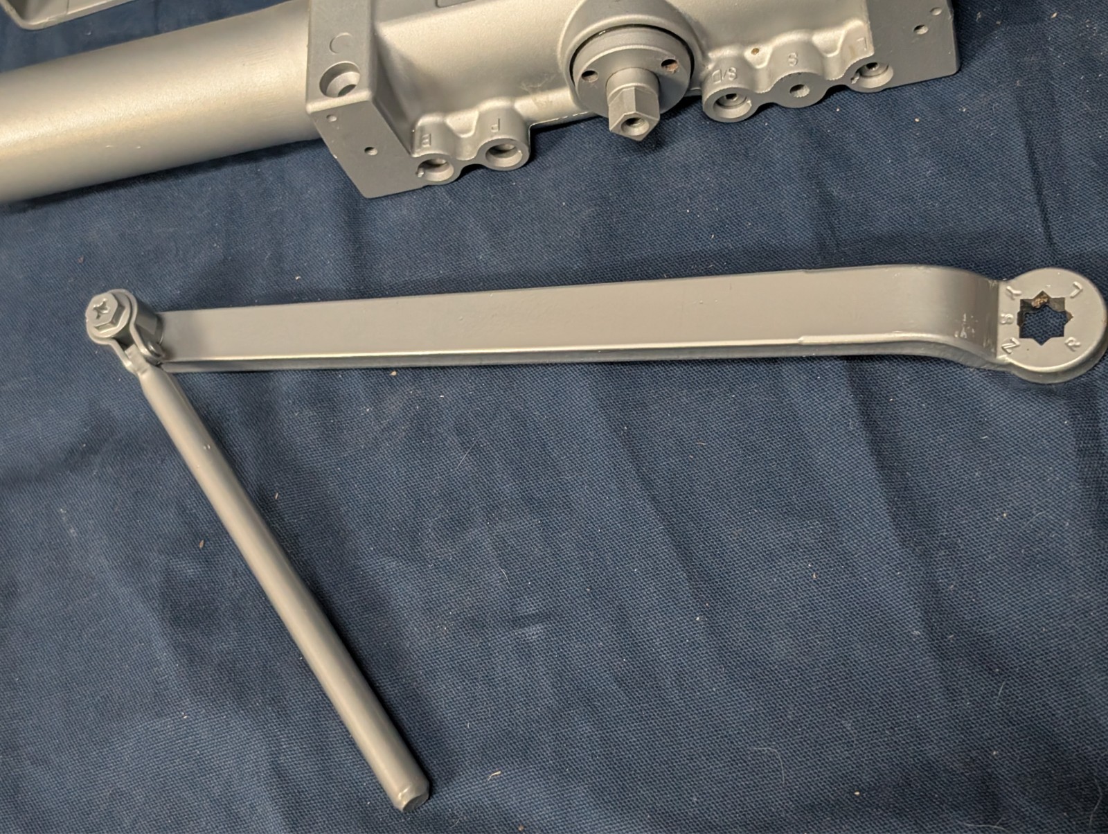 Norton 7500/Yale 4400 Left or Right Hand Door Closer, 689 Finish, Parts Missing!