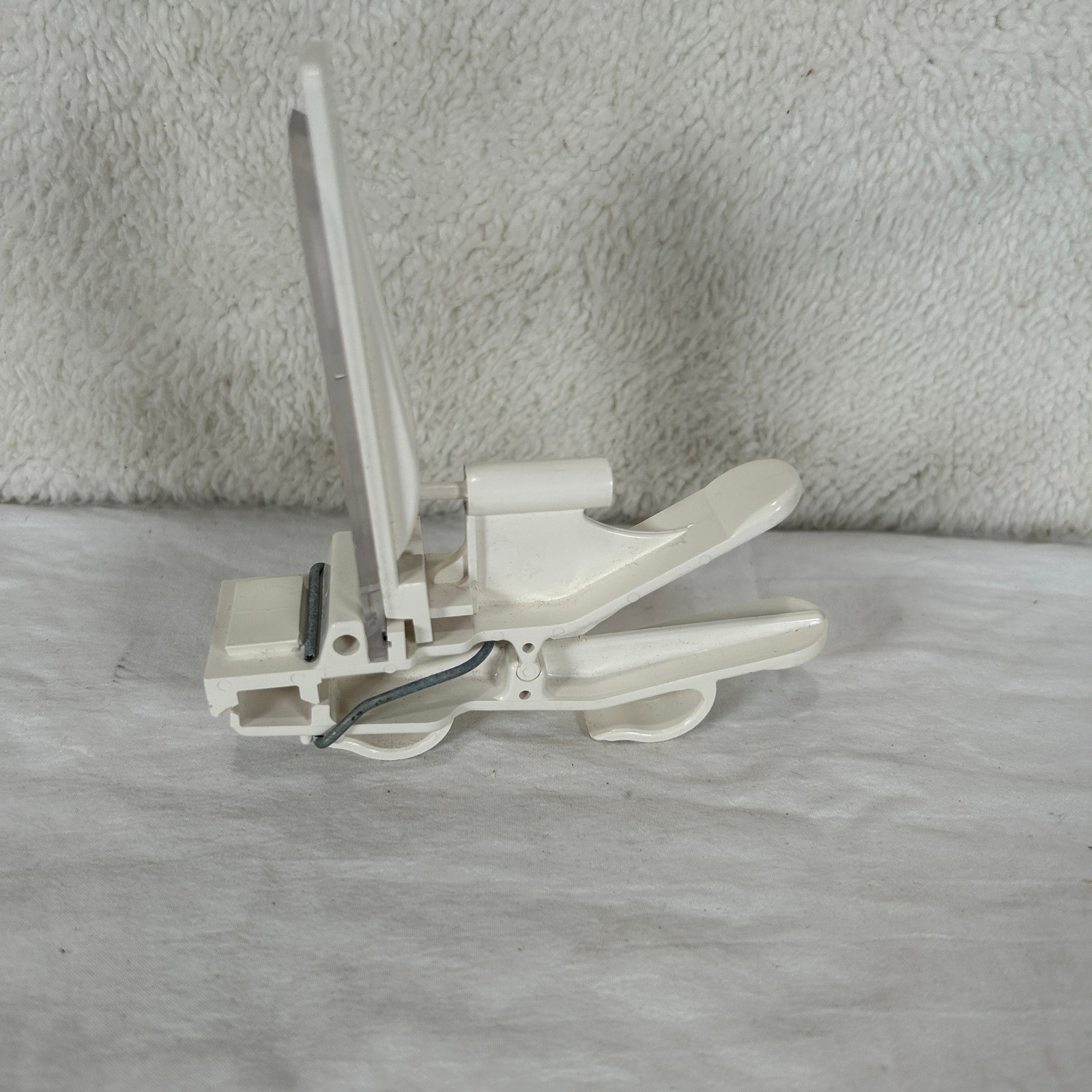 Kempco The Help-N-Hand Vintage White Plastic Third Hand Crafting Tool 1300
