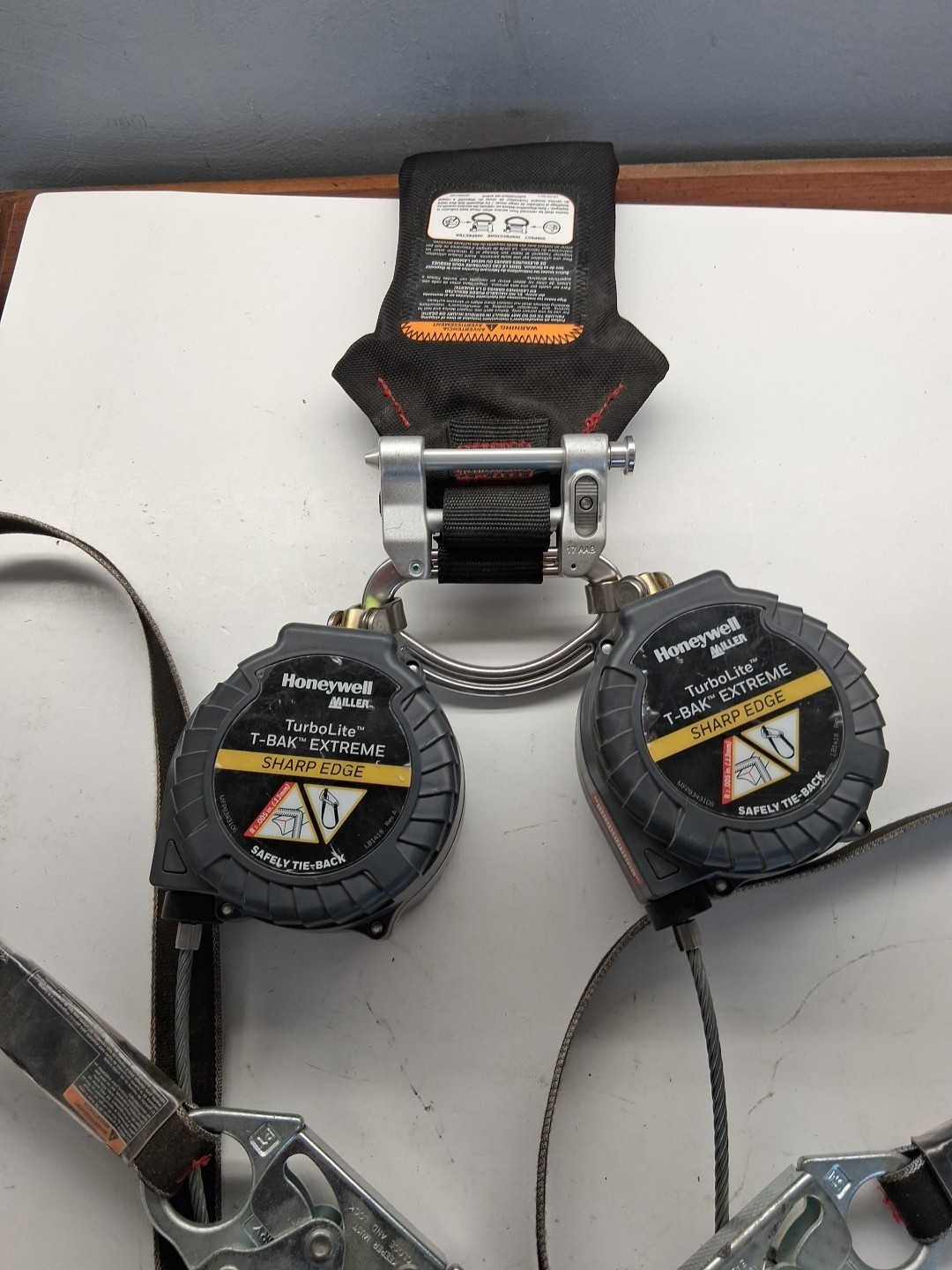 HONEYWELL MILLER MFLEC2-20/8FT Self-Retracting Lifeline,Gray