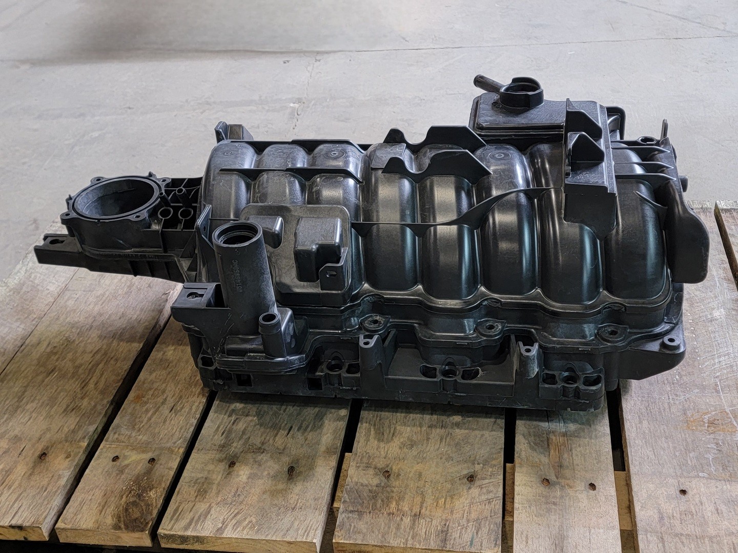 SURPLUS NEW MOPAR 68194114AC Engine Intake Manifold Kit – Transportation