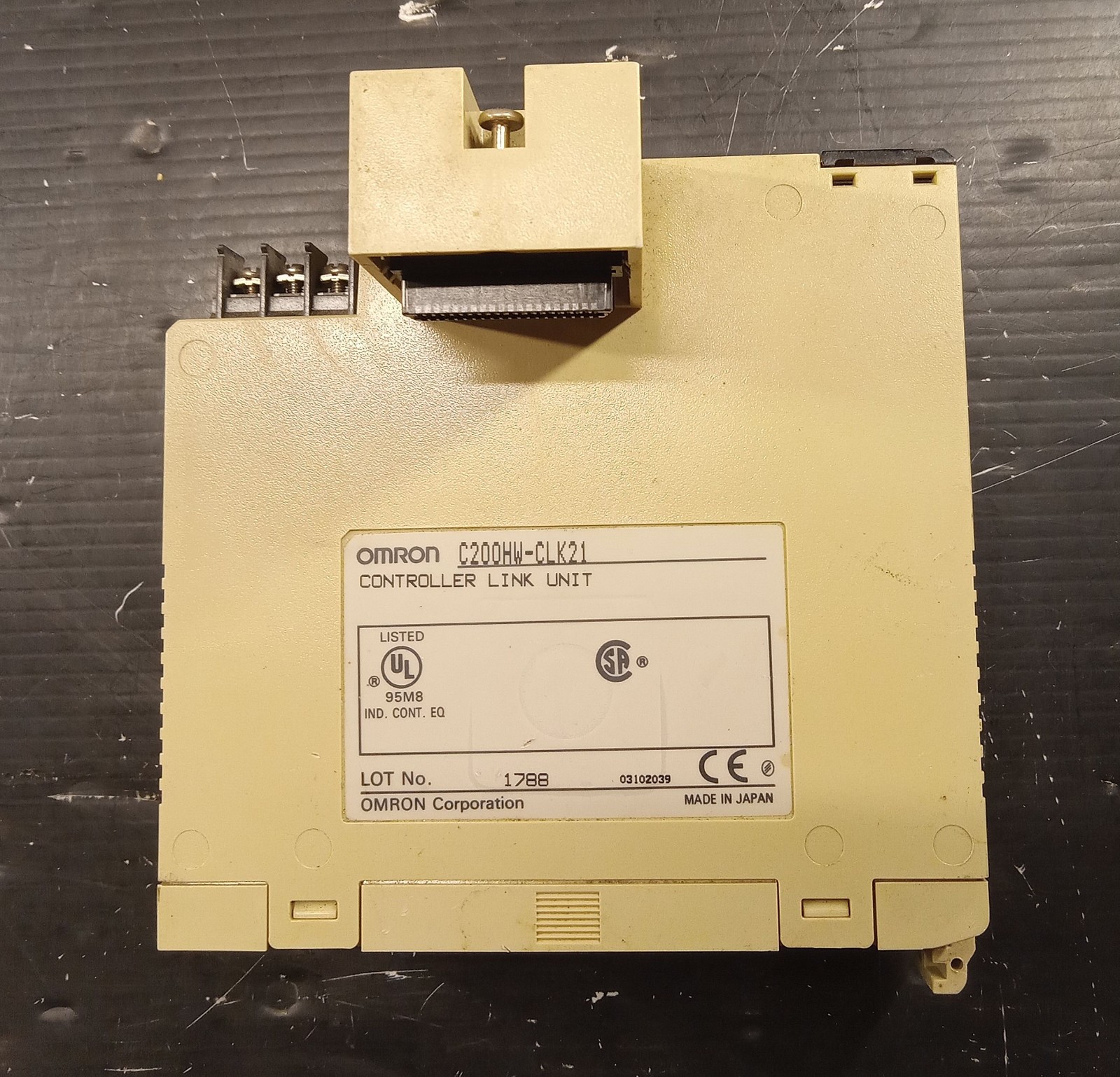 1 USED OMRON C200HWCLK21 CONTROLLER LINK W/C200CE001 BUS CONNECTOR *MAKE OFFER*