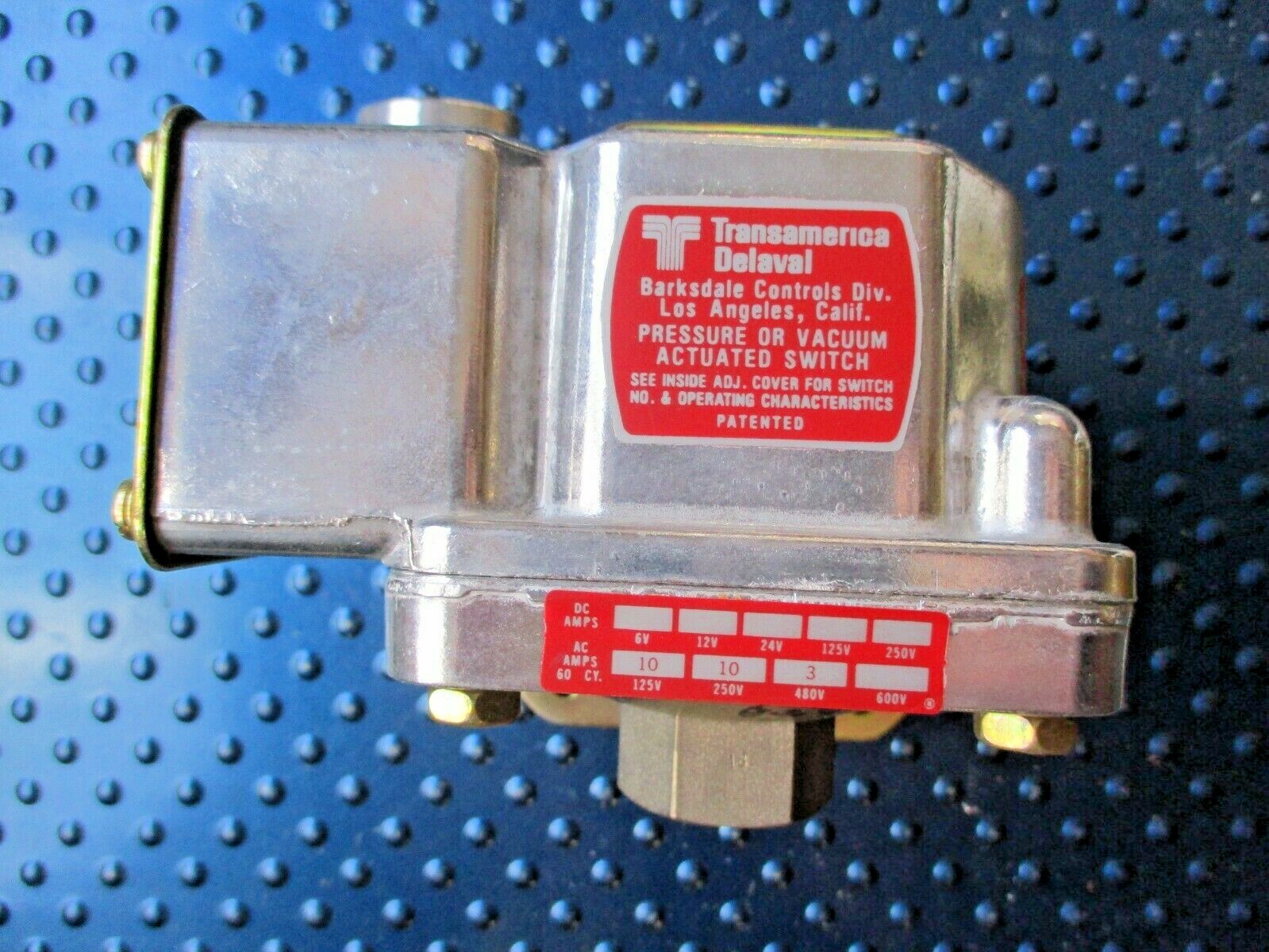 NEW BARKSDALE PRESSURE SWITCH D1T-H18SS-P2