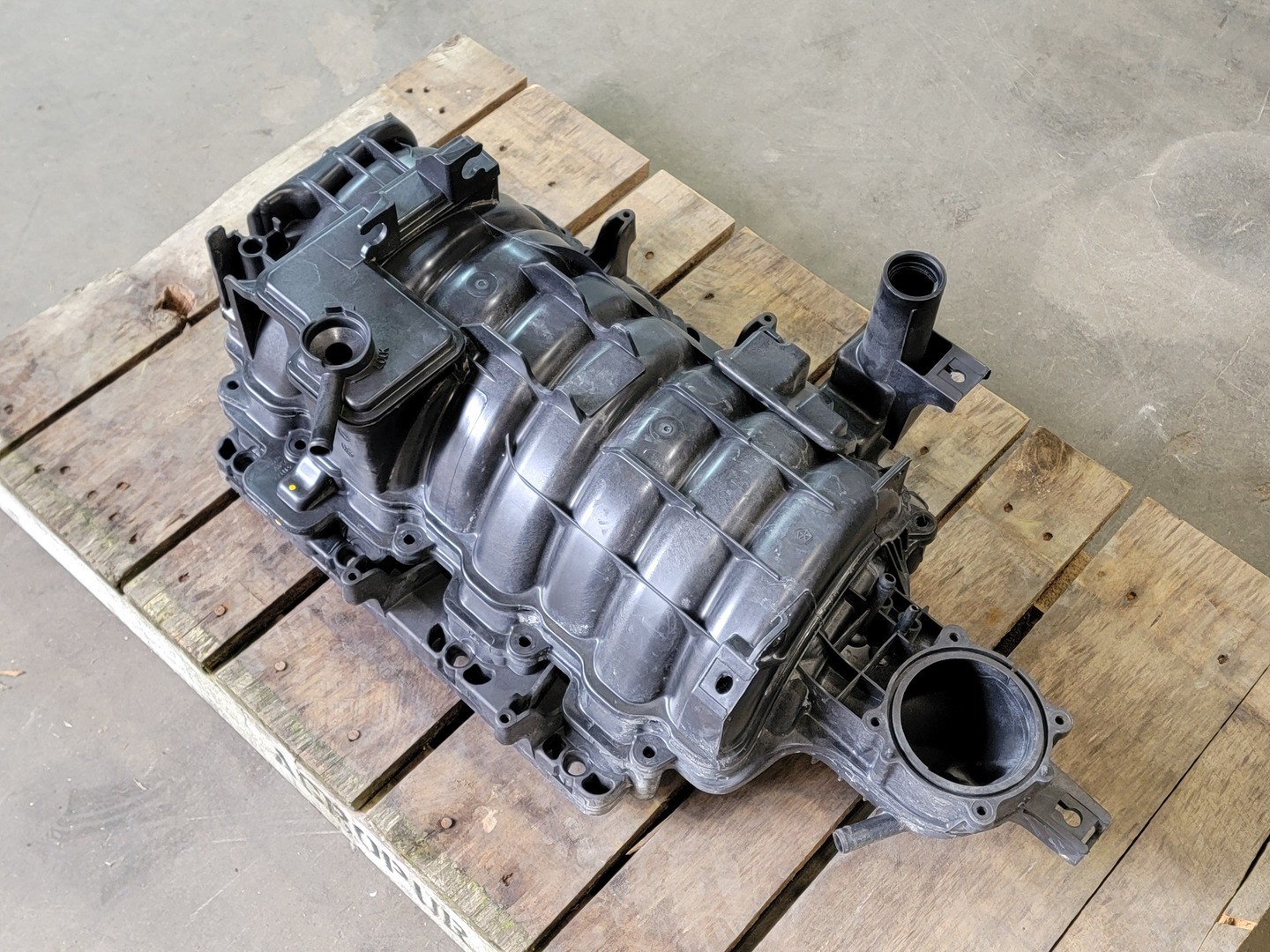 SURPLUS NEW MOPAR 68194114AC Engine Intake Manifold Kit – Transportation