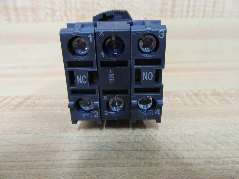 Allen Bradley 800FP-LMT44MN5RX11 Push Pull Switch