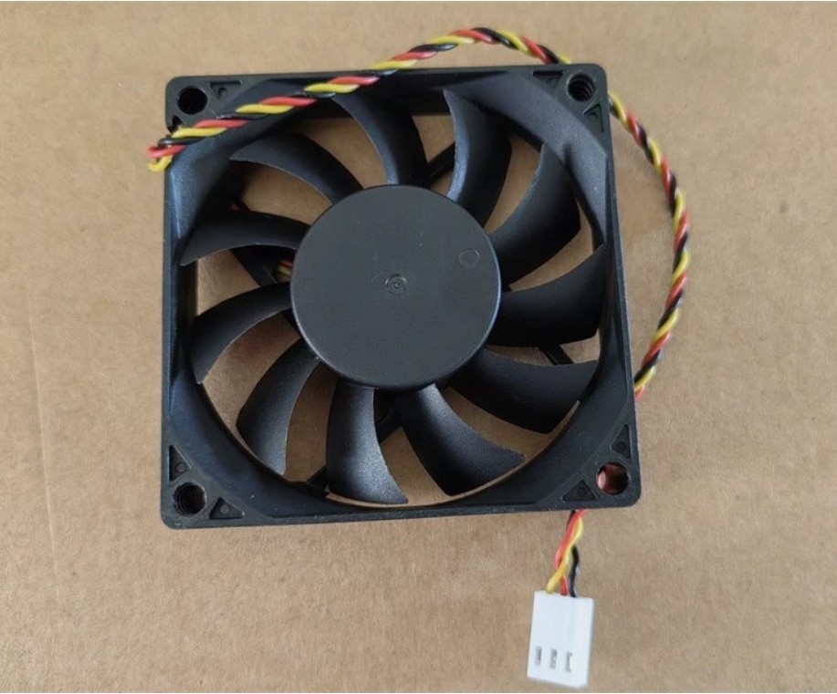 1PC MAGIC MGT7012ZB-O15 12V 0.41A 7CM 7015 3-wire cooling fan