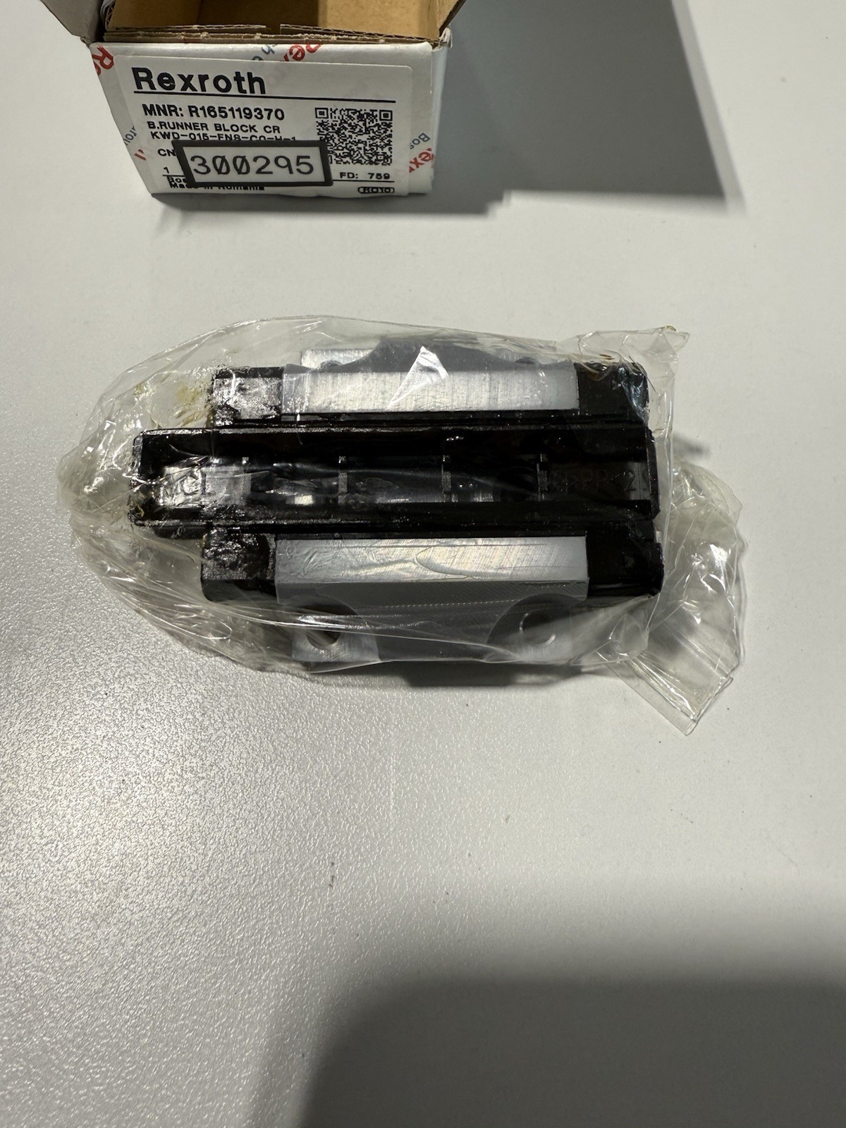 Bosch Rexroth R165119370 / KWD-015-FNS-C0-H-1 Ball Runner Block CR *NEW IN BOX*