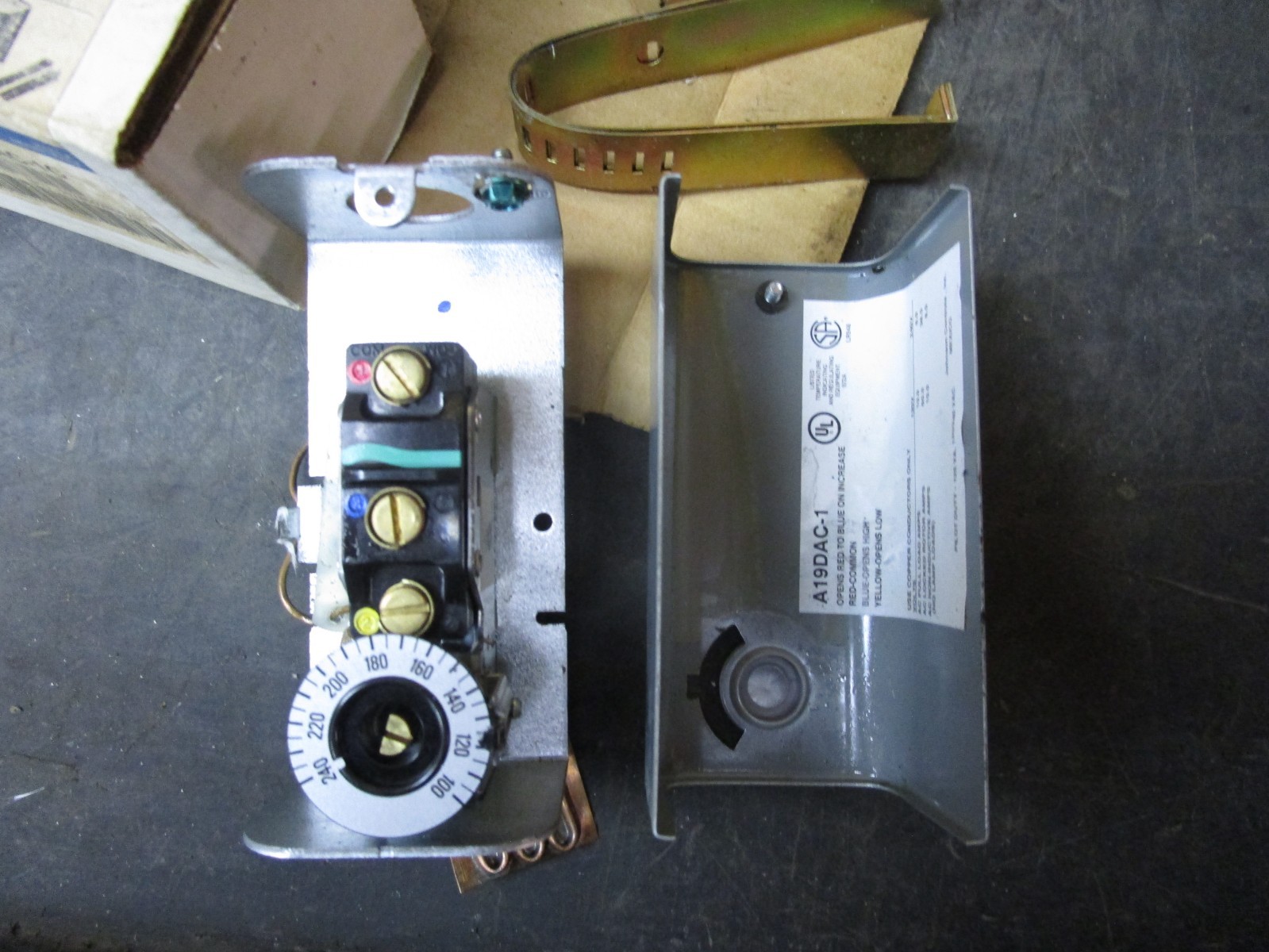 Johnson Controls A19DAC-1C Mounted Temperature Control Range 100/240° F