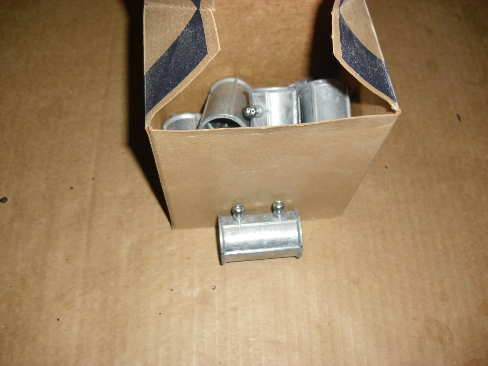 NEER TC-513 Set-Screw Type EMT Coupling 1″ Box of 10 Nos