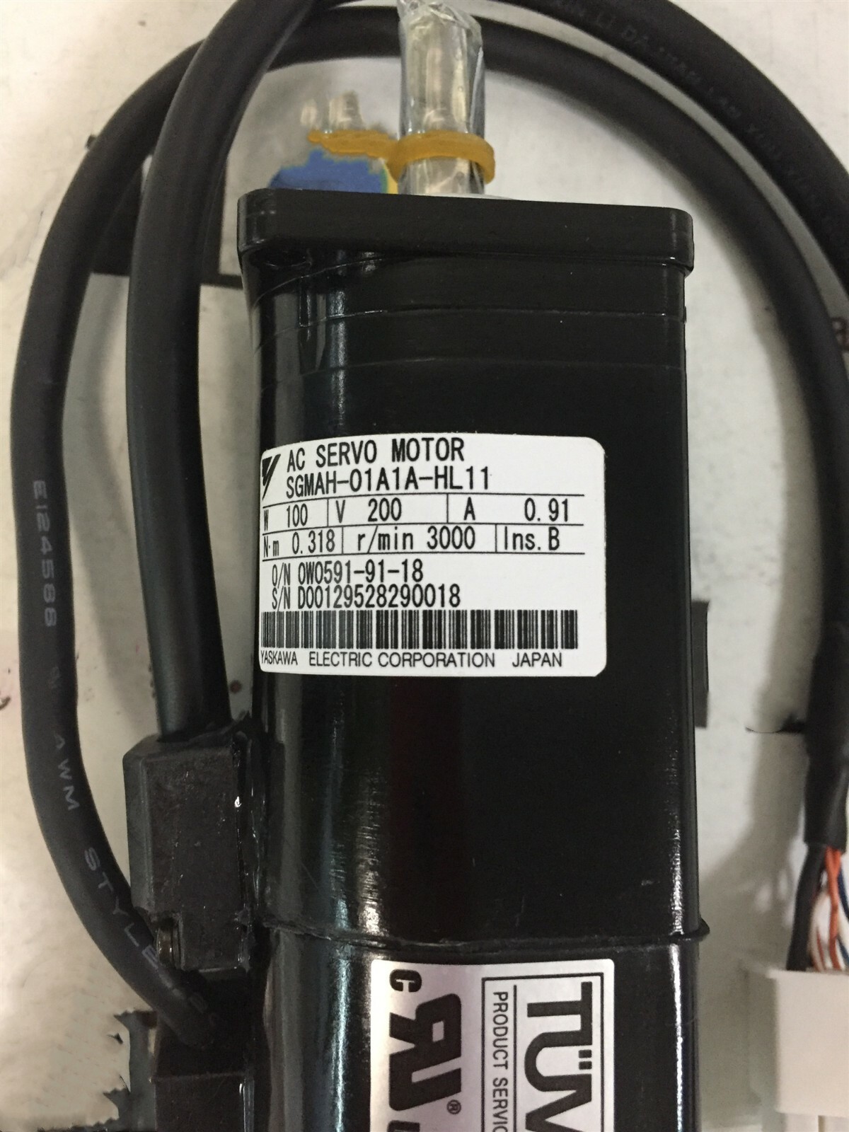 Yaskawa SGMAH-01A1A-HL11 AC SERVO MOTOR 0.91AMP 200V 100W NEW
