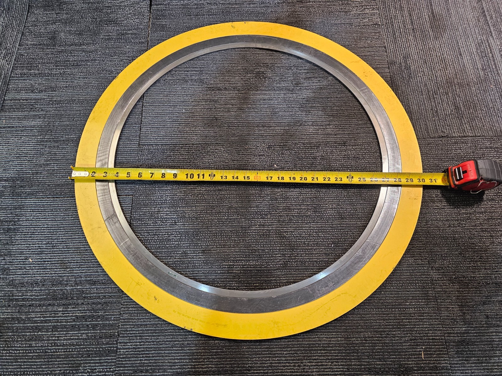Flexitallic Spiral Wound Gasket 24″ 300 ASME B16.20 316L/316L/SEL FG 30″ Yellow