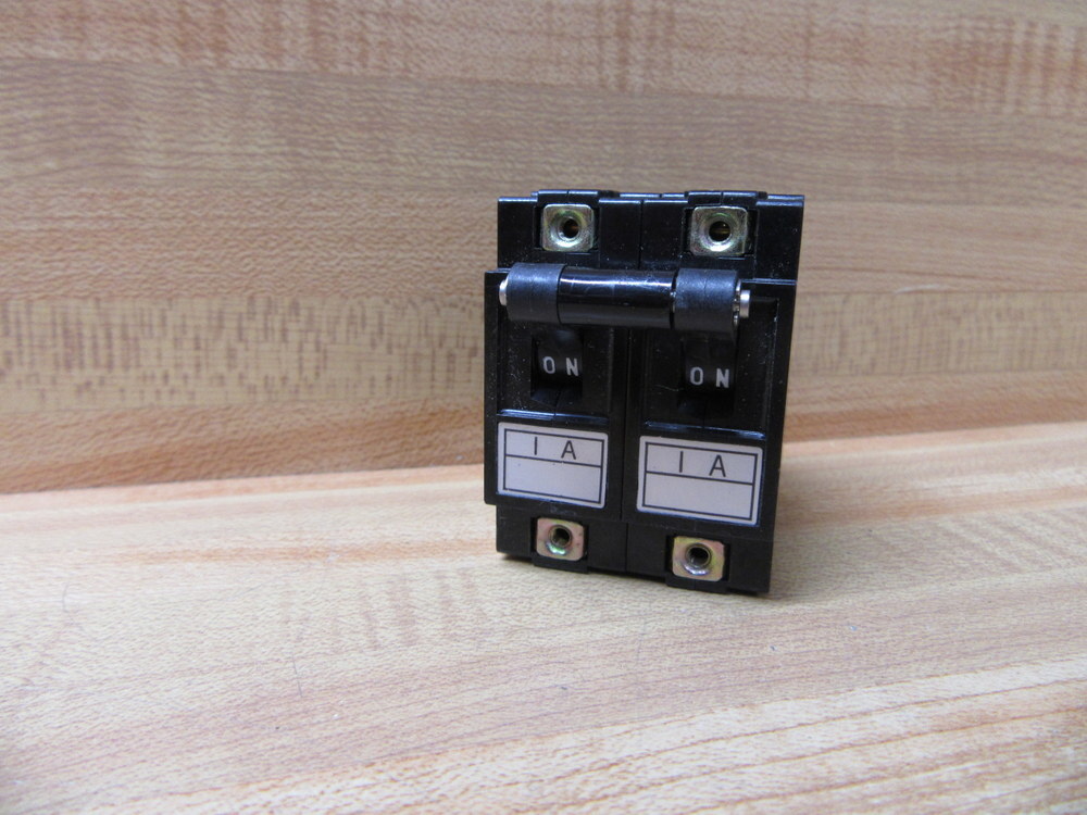 IDEC/ IZUMI NRAN-2100-1A-AA 2 Pole Circuit Protector RNAN21001AAA