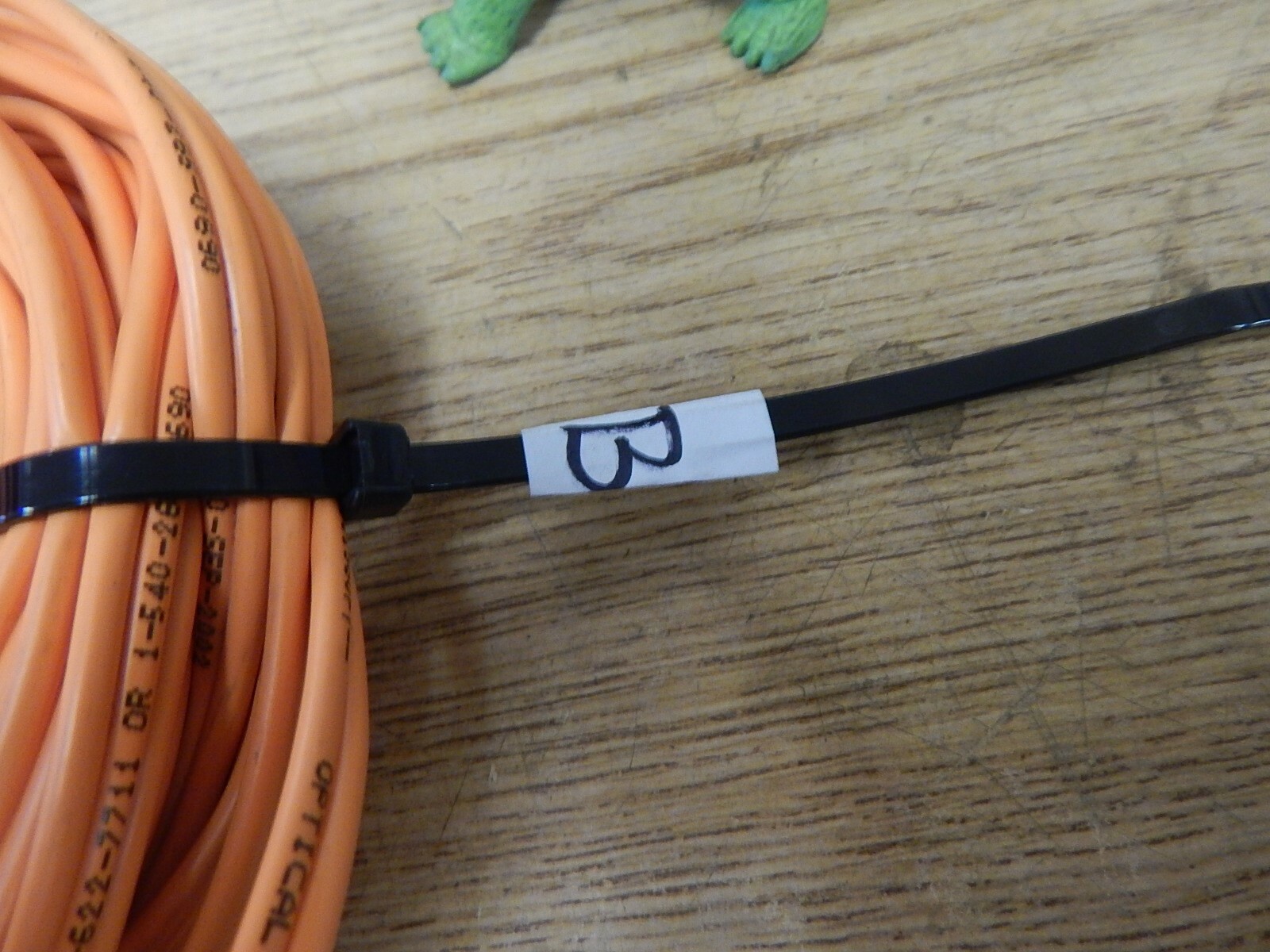 Optical Cable Corp 022556Ft AX02-030N-W 800″ Ultra Fox Riser OFNR