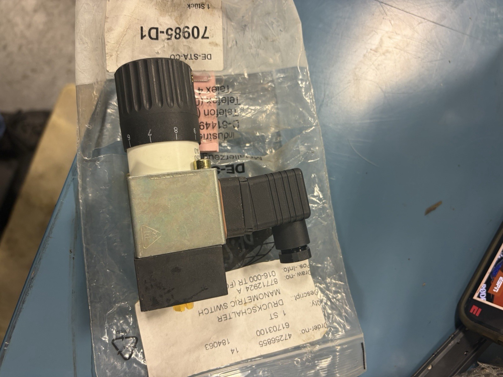 NEW NO BOX REXROTH HED8OA12/350K14KW R900571065 250VAC 5A