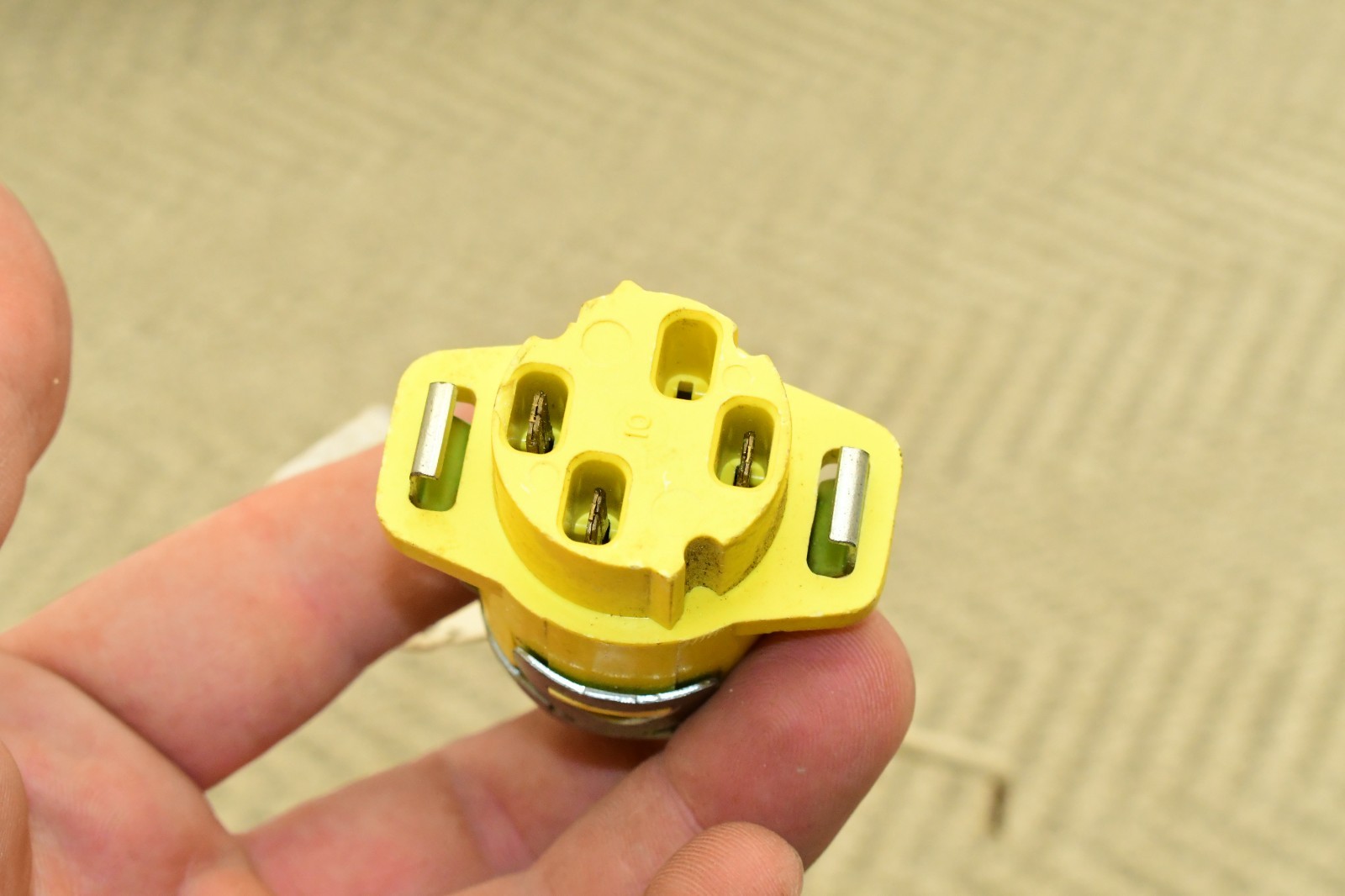 Dual-Lite 1CDB1-N Connector 12AWG 120/208VAC 20Amps Max 1CDB1N