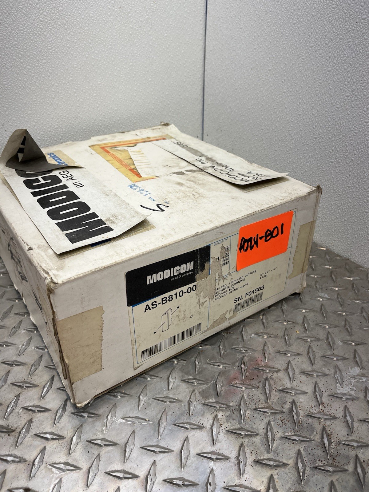 GOULD MODICON B810 115VAC ISOLATED OUTPUT CARD AS-B810-008 ASB810008