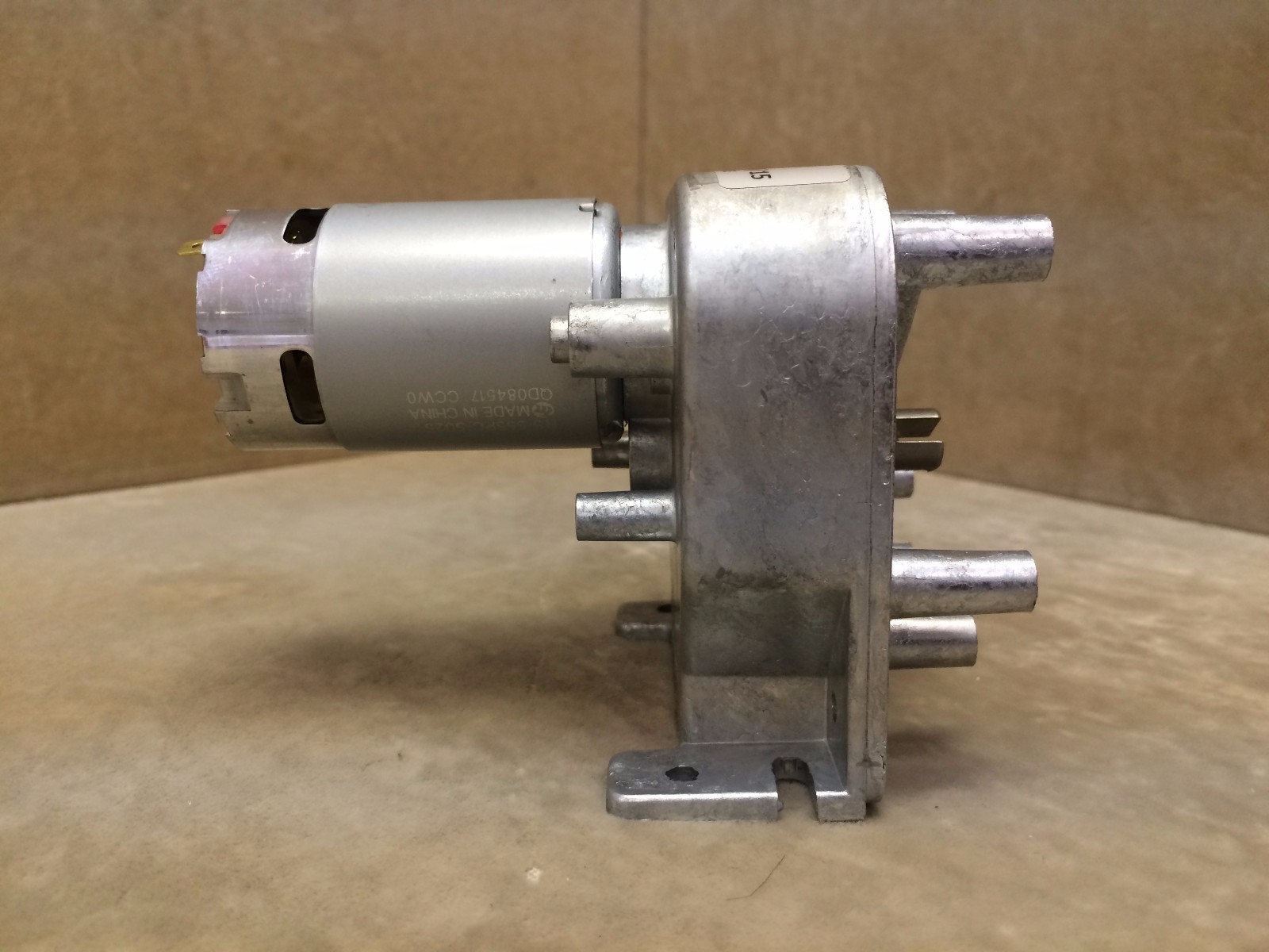 Cole Parmer, Fisher Scientific motor D-3138-4 – 12V – 150 RPM ( no pump)