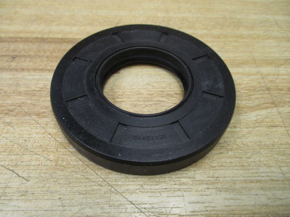 Chicago Rawhide/SKF 13896 Oil Seal