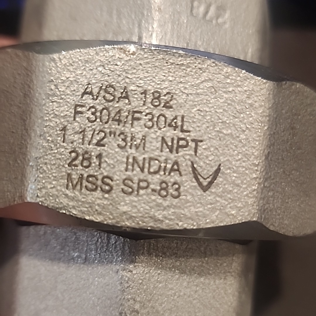 A/SA A182 F304L 1 ½IN 3M NPT 281 MSS SP-83