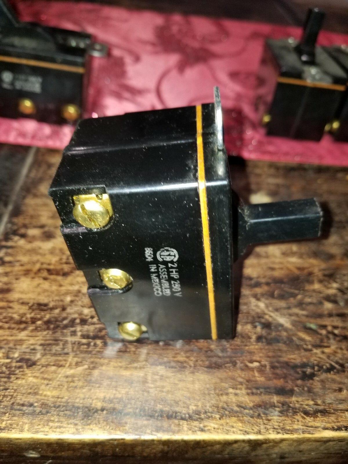Arrow H&H 8504 2HP 250V Circuit breaker