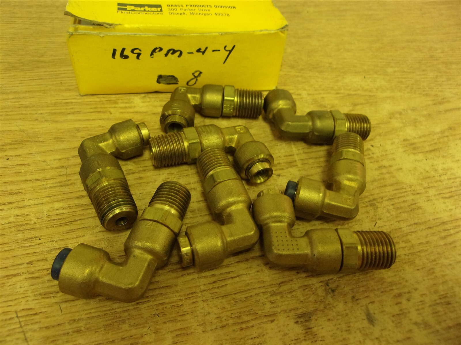 NEW Parker 169PM-4-4 90-Degree Fittings, Lot of 8 *FREE SHIPPING*