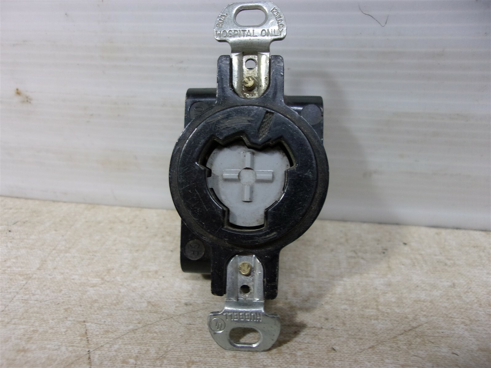 Hubbell Hubbellock 20A 125VAC Hospital Grade Outlet *FREE SHIPPING*