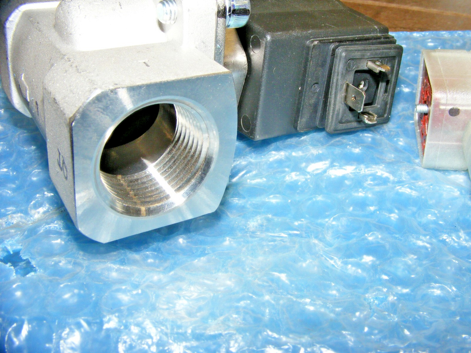 SMC VXZ2350L-06T-5DZ1 Valve NOS (a66)