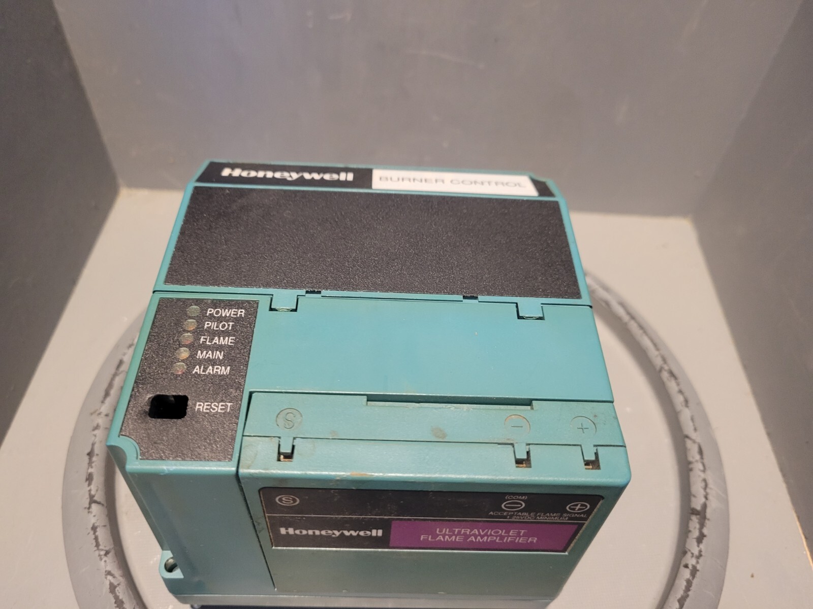 Honeywell Ultraviolet Flame Amplifier, BROKEN RESET, RM7890 A 1015