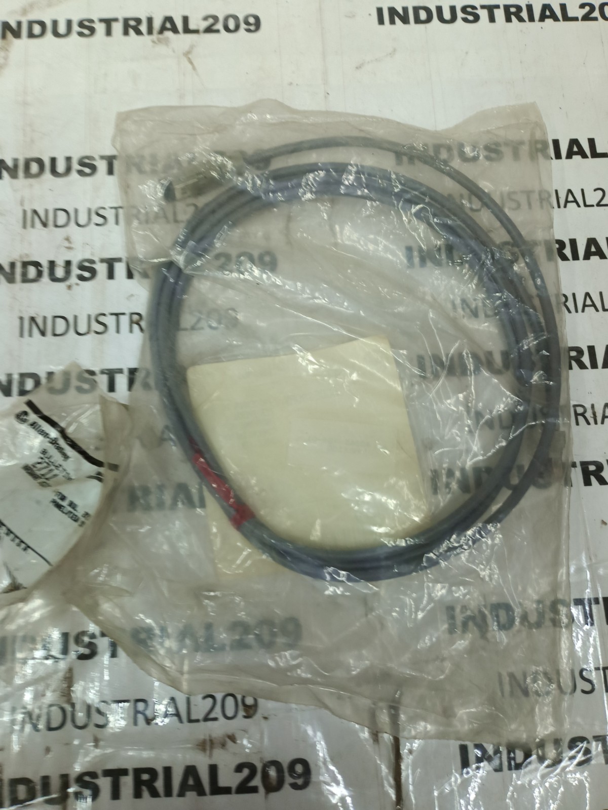 ALLEN BRADLEY 1747-C10 SERIES B PROCESSOR COMMUNICATION CABLE