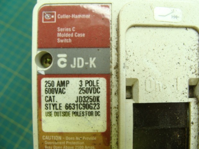 CUTLER HAMMER JD3250K MOLDED CASE CIRCUIT BREAKER 250 AMP 600VAC W/MANUAL SWITCH