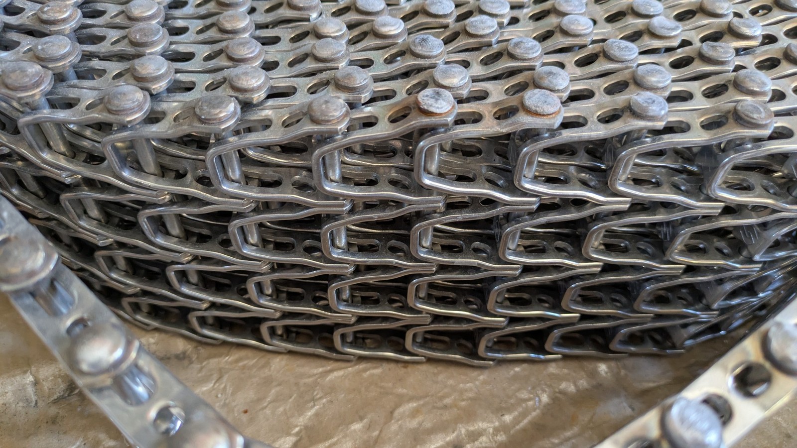 STAINLESS STEEL CHAIN CONVEYOR BELT ROLL HEAVY 5.5″ WIDE 50′ LONG APROX