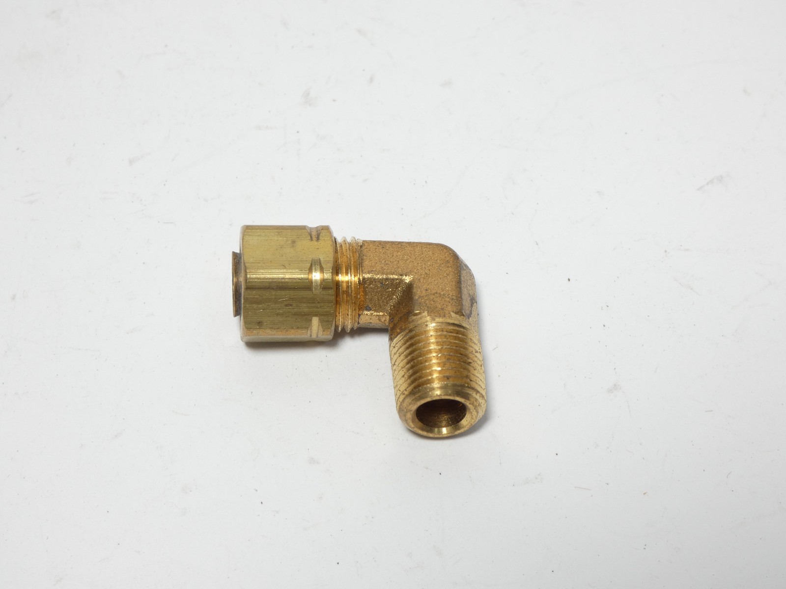 *Lot of 28* Parker Compression Brass Fitting 1/4″ Tube 90° Male Elbow