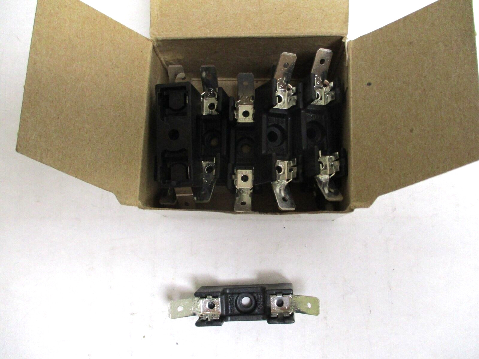 RELIANT FUSEBLOCK , S-8202-1-R , 1 – LOT OF 9