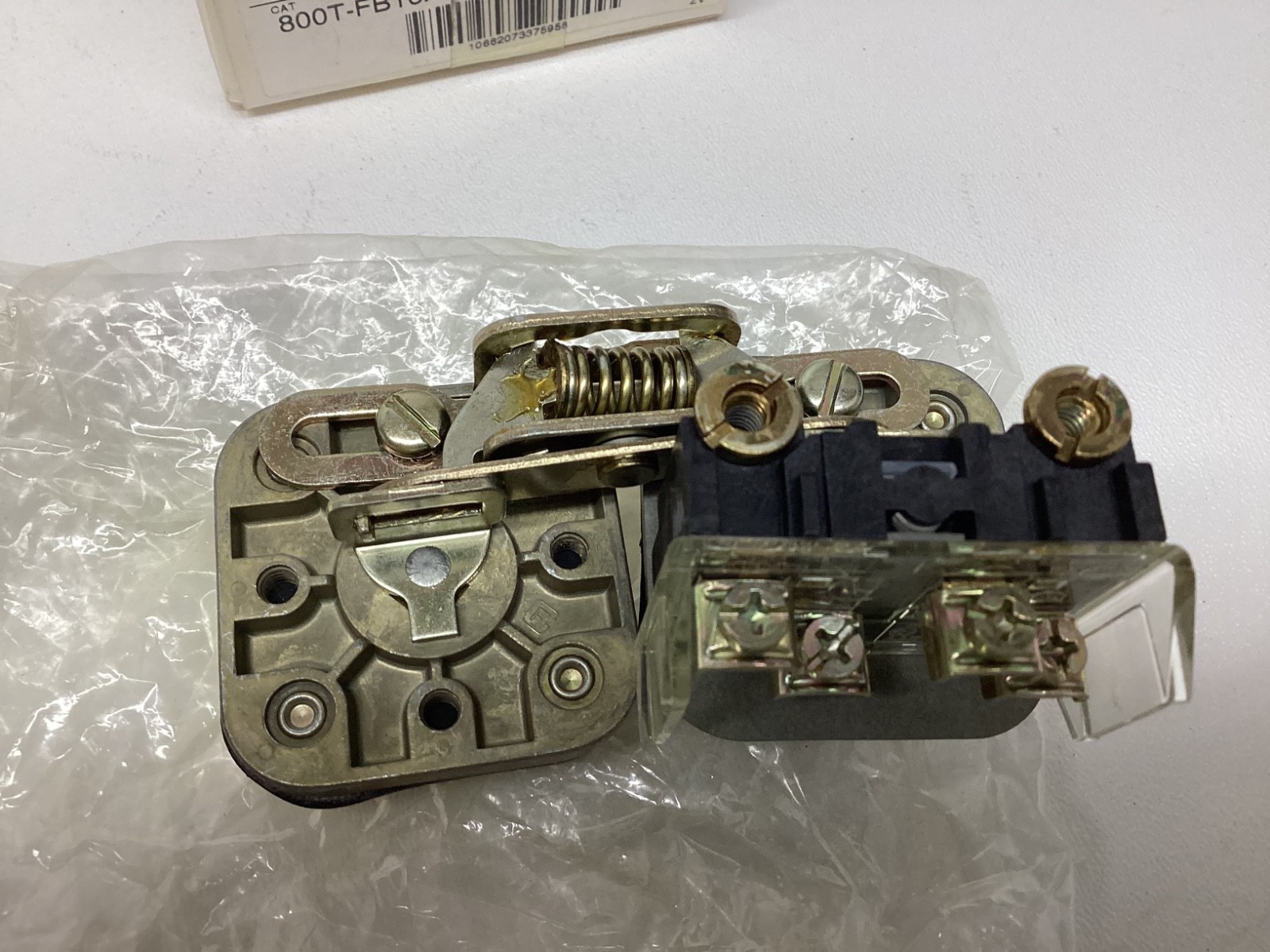 ALLEN BRADLEY 800T-FB16A PUSHBUTTON FLUSH GREEN RED 1NO/1NC SERIES T READ