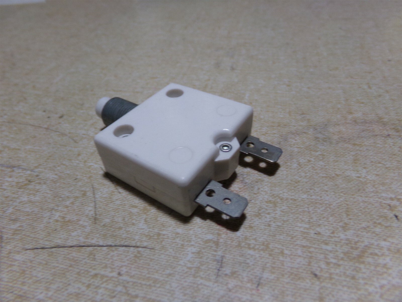 NEW Mechanical Products 1600-149-180 18A Circuit Breaker *FREE SHIPPING*