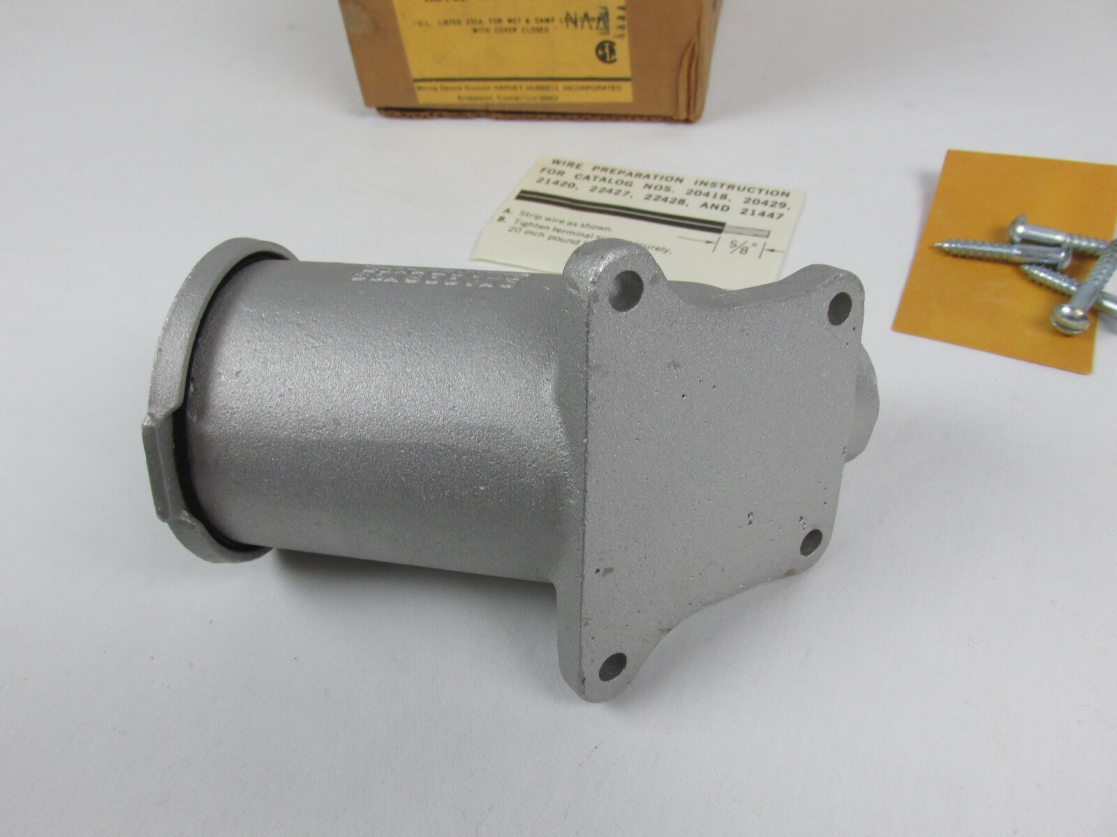 Hubbell 21447 Hubbellock Angle Weatherproof Inlet 30A/600VAC, 20A/250VDC NOS