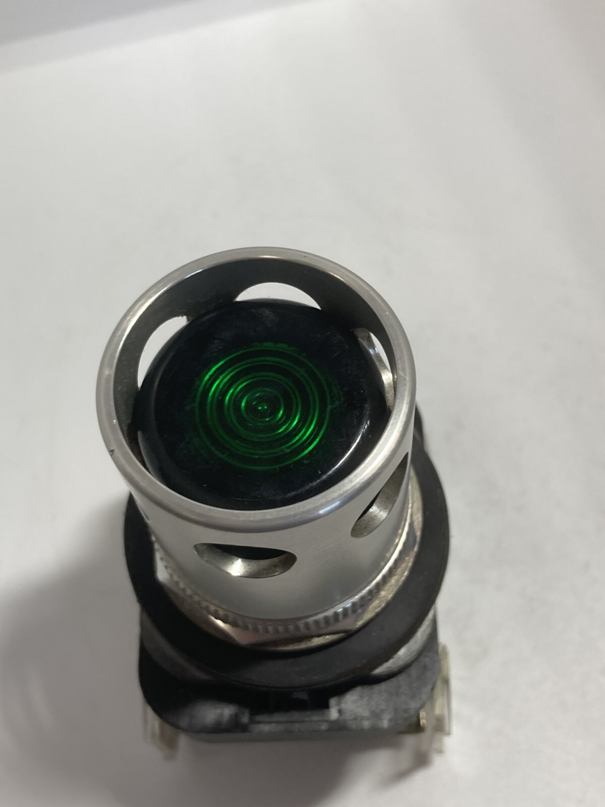 ALLEN BRADLEY 800T-QA24G PUSHBUTTON GREEN ILL 1NO/1NC 24VAC/DC FULL VOLT SER T
